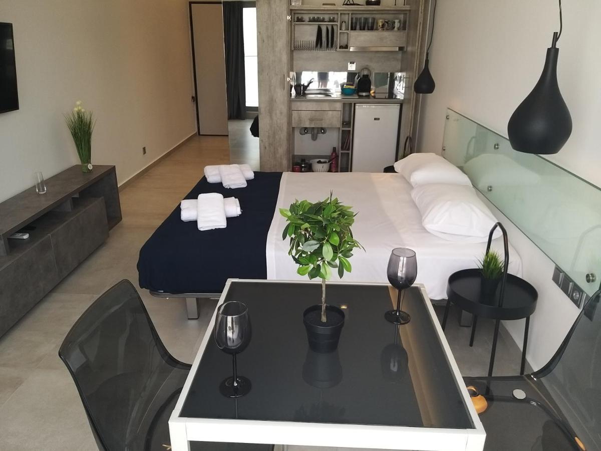 Amazing Apartments @ Aiolou Str. Ateny Zewnętrze zdjęcie